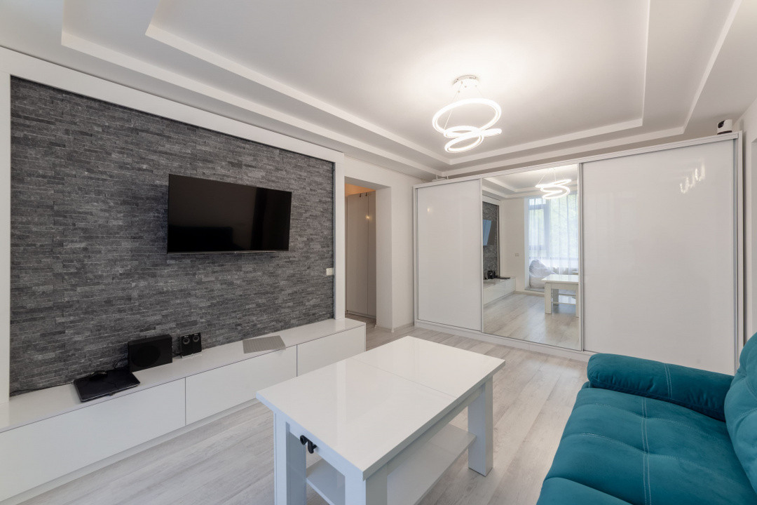Apartament 3 camere modern în calea București,etajul 2