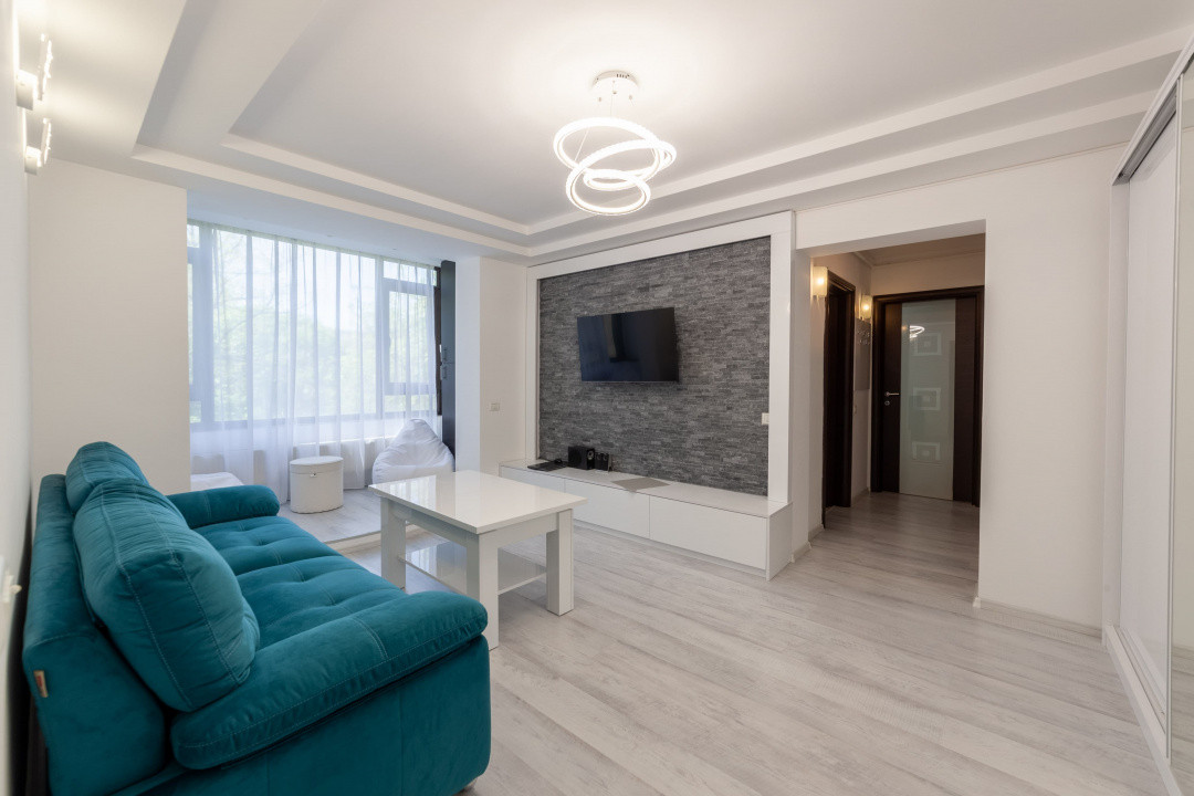 Apartament 3 camere renovat, etajul 2 in Calea București