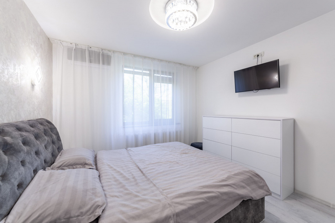 Apartament 3 camere renovat, etajul 2 in Calea București