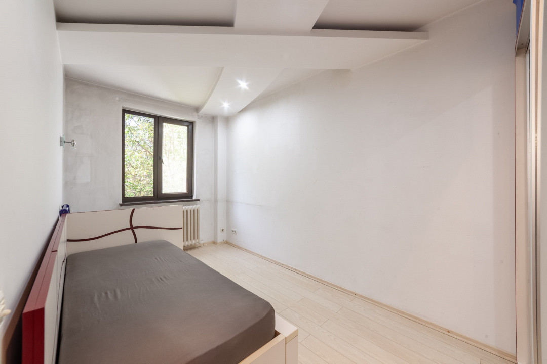 Apartament 3 camere renovat, etajul 2 in Calea București