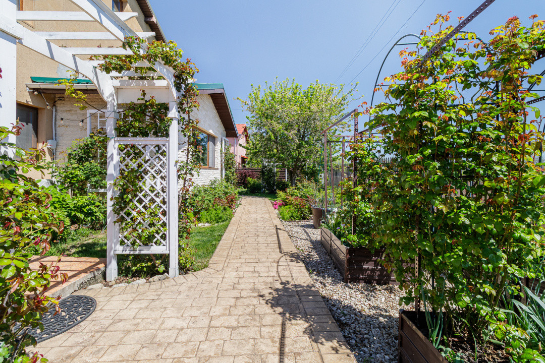Casa cu suflet si gradina spectaculoasa