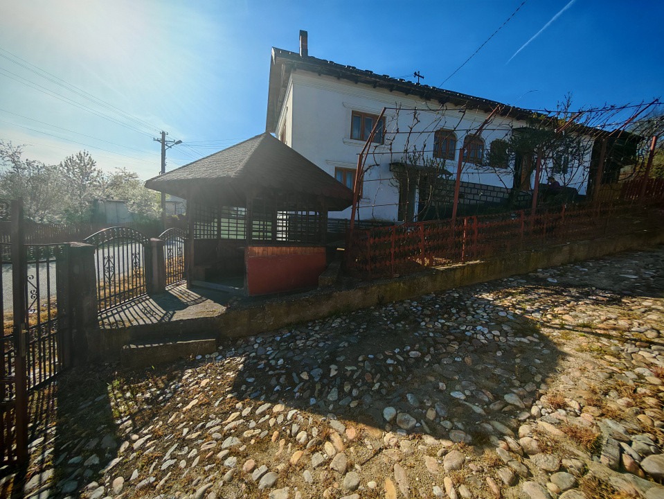 Casa + teren 3233 mp Darmanești Arges
