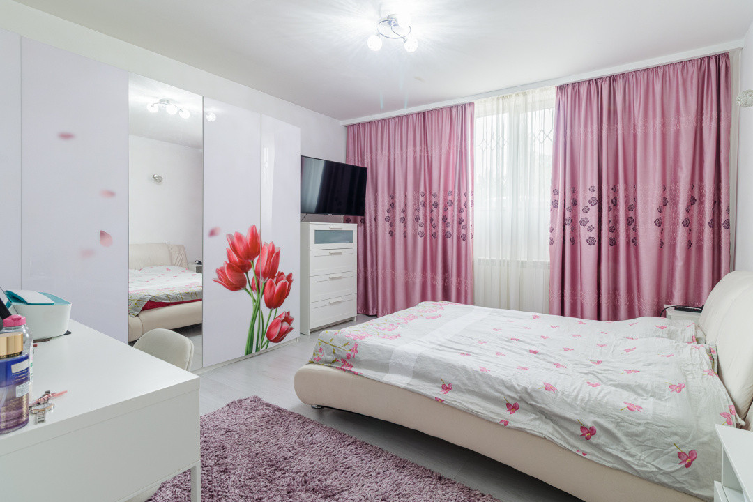 Casă pentru familie, 7 camere, teren mare și vedere la lac – Periș 