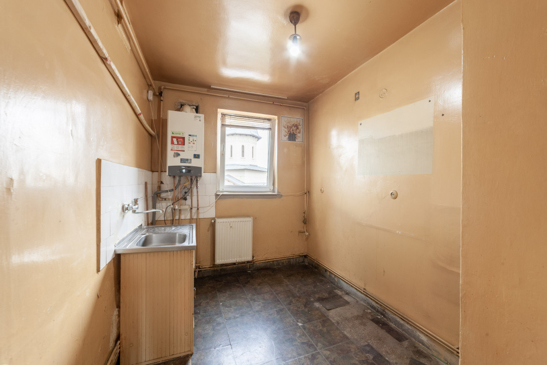 Apartament 2 camere et 3/4 Central, Pitesti
