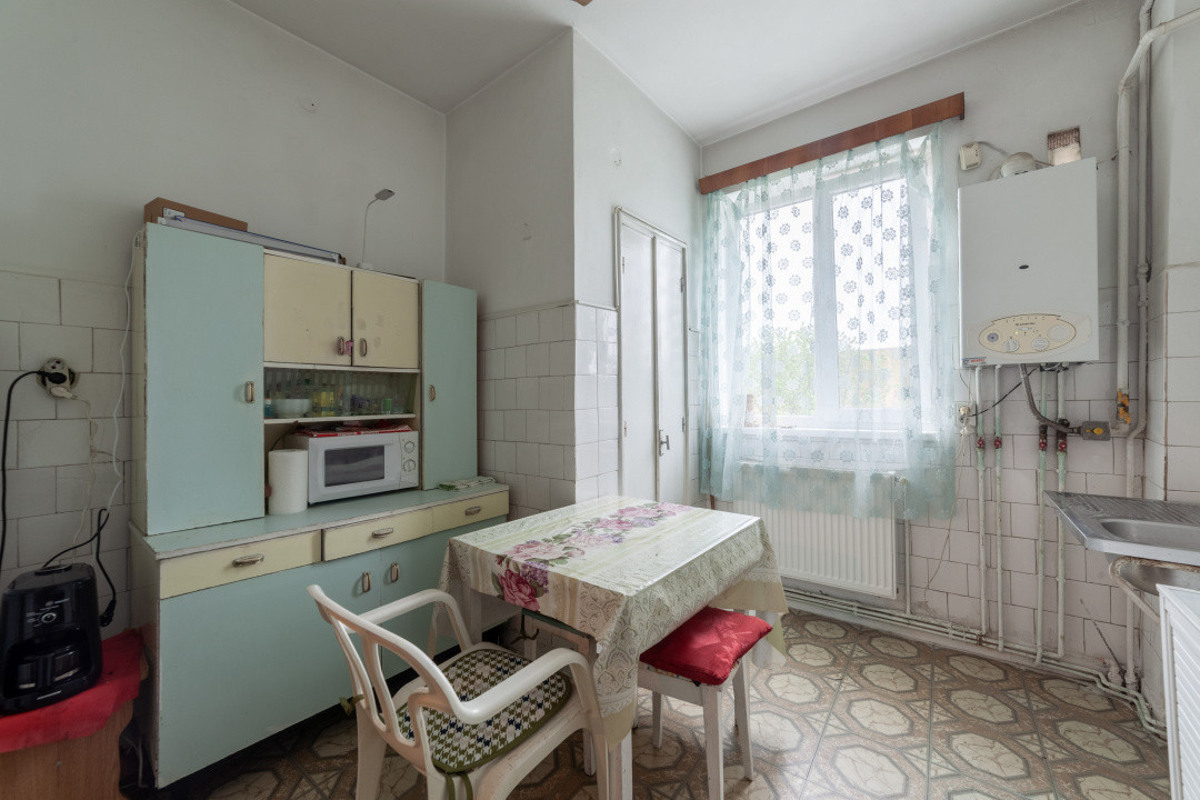 Apartament 3 camere - TRIVALE - 84 mp - Decomandat - Boxă