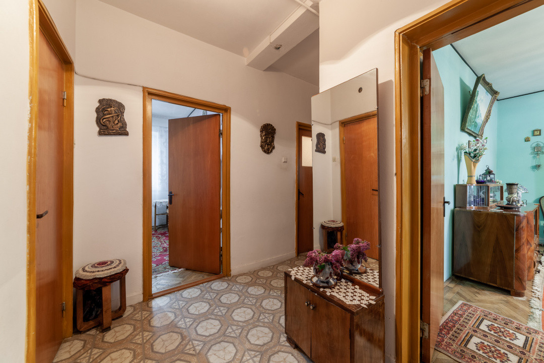 Apartament 3 camere - TRIVALE - 84 mp - Decomandat - Boxă
