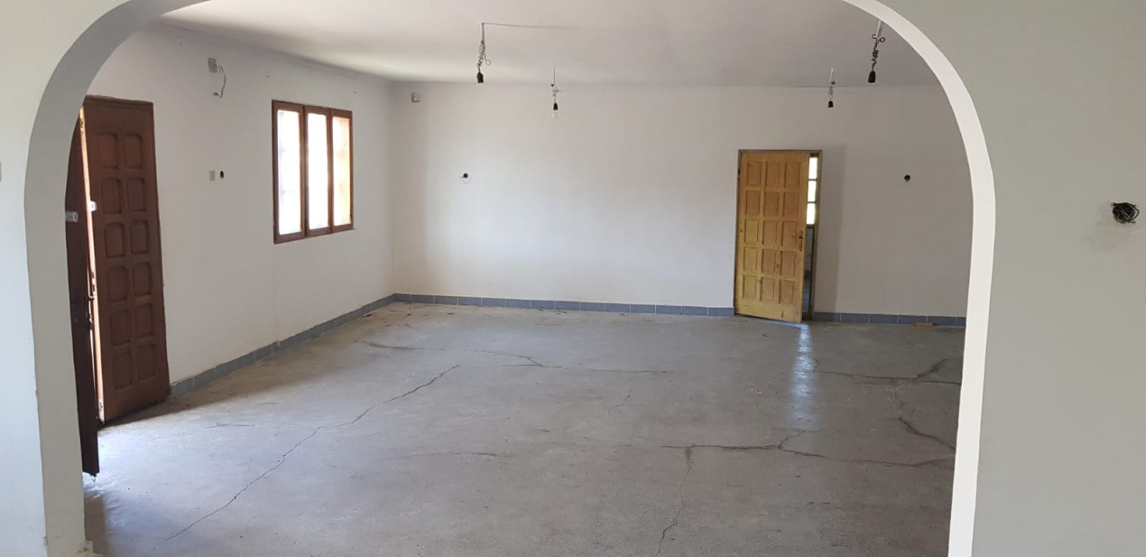 Casă versatilă de vânzare în Comuna Corbi, Argeș – ideală pentru afacere 