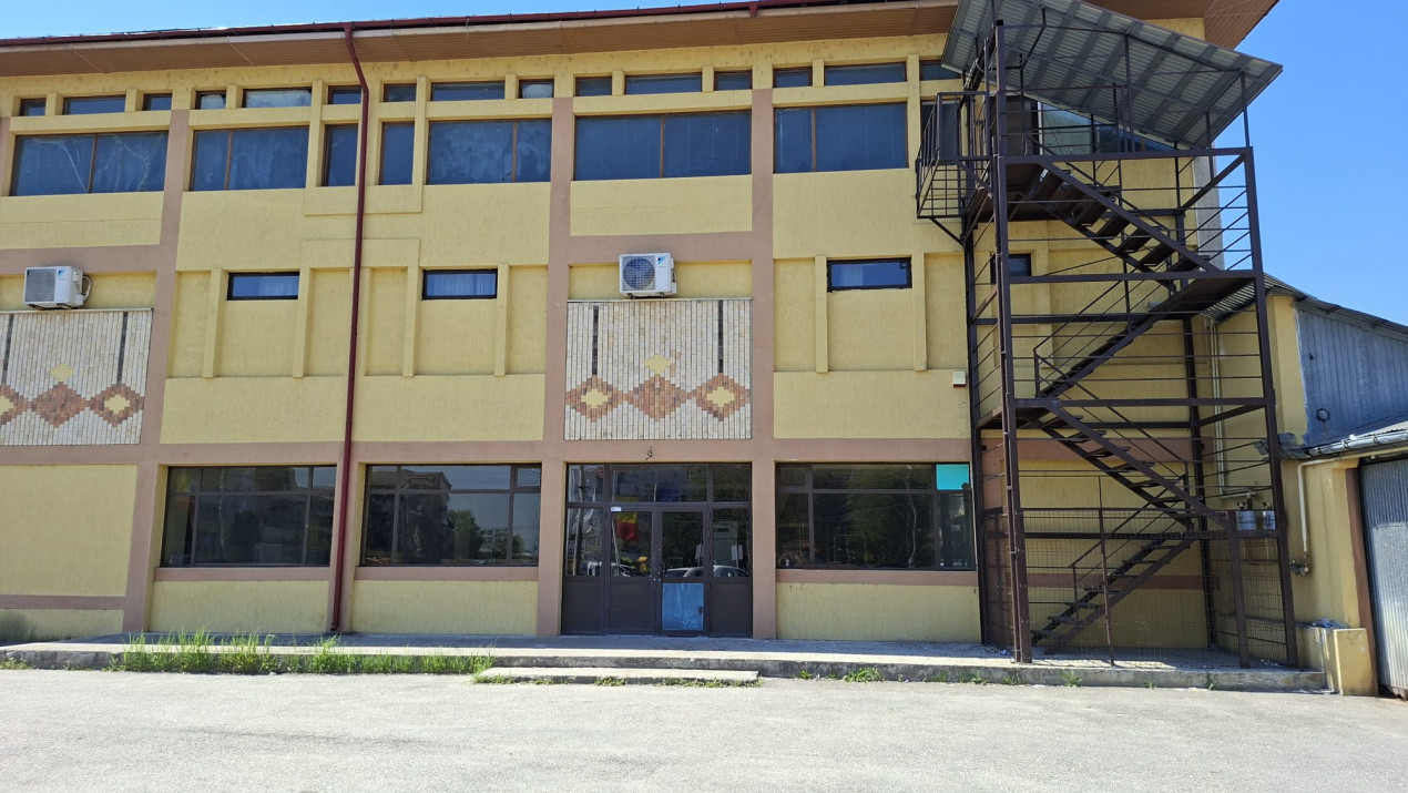 Inchiriere Spatiu comercial 600 mp Bascov-Centru cu parcare