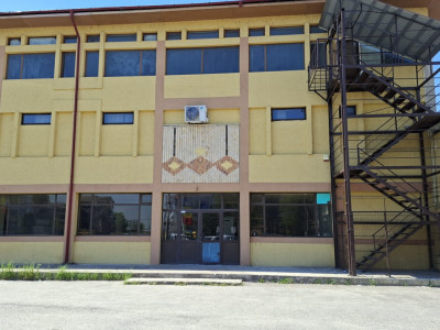 Inchiriere Spatiu comercial 600 mp Bascov-Centru cu parcare
