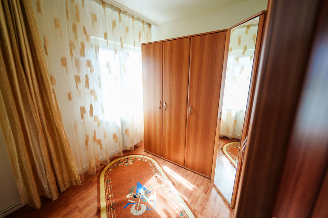 Oaza de liniste in Bariera Valcii – casa P+1 cu terasa, curte si acces securizat