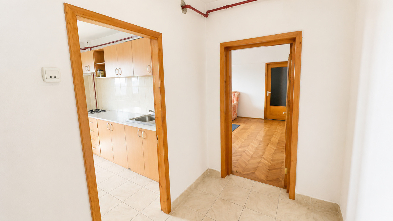Apartament 2 camere Fratii Golesti, Etaj 3, 61 mp utili