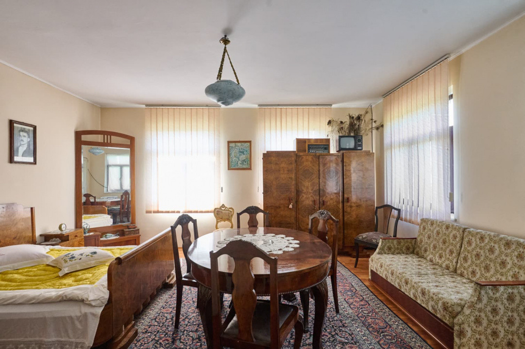 Casa Valea Mare Pravat (Campulung-Arges ) - farmec interbelic - 9915 mp teren