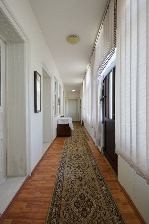 Casa Valea Mare Pravat (Campulung-Arges ) - farmec interbelic - 9915 mp teren