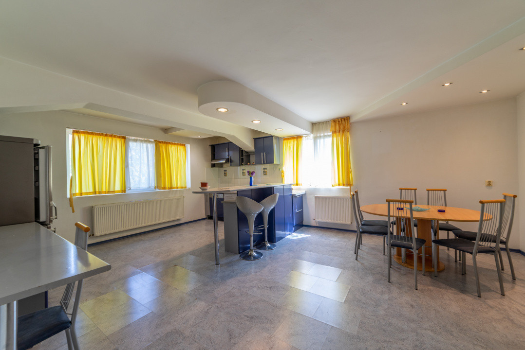 Apartament pe 2 nivele -  6 camere Gavana 3 + 309 mp curte proprie