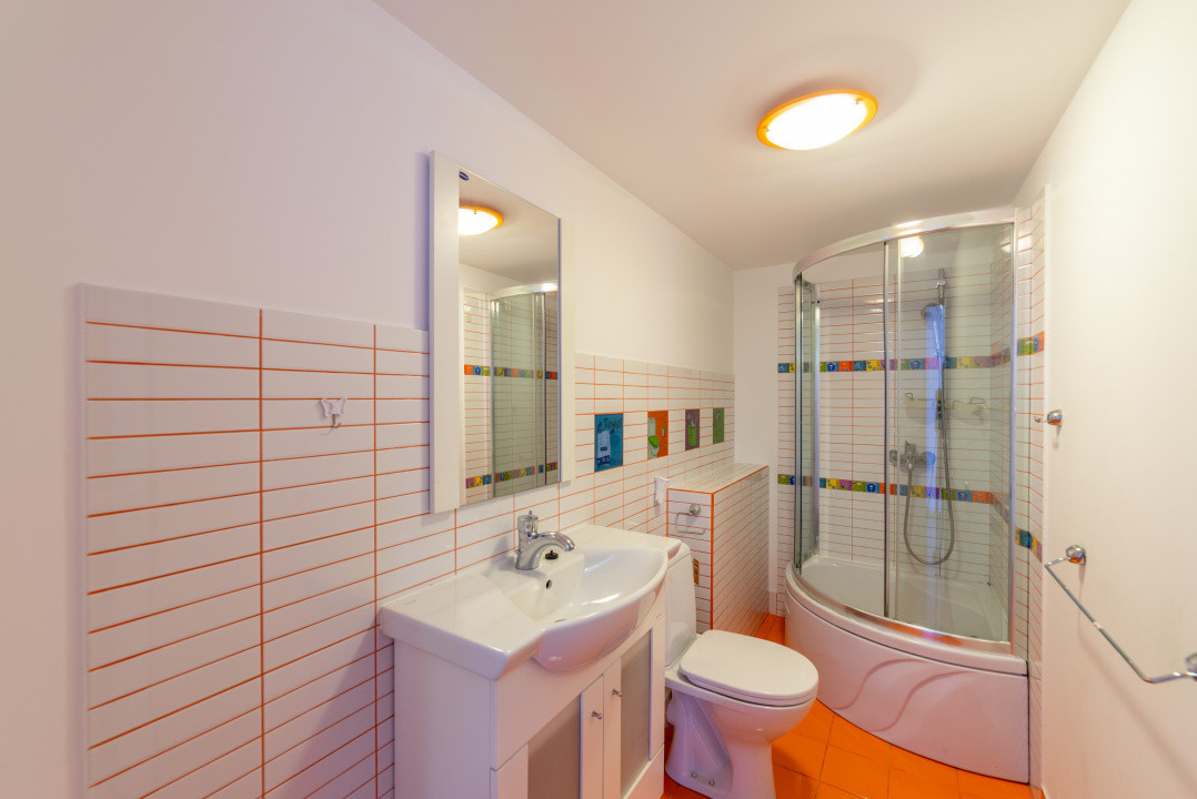 Apartament pe 2 nivele -  6 camere Gavana 3 + 309 mp curte proprie