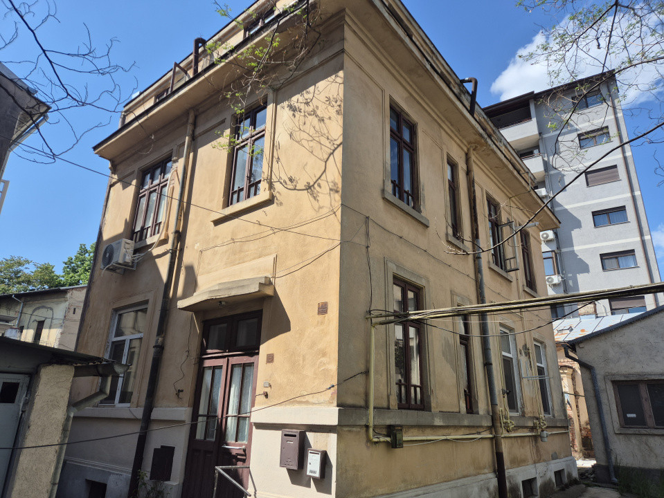 Apartament sic intr-un bloc vila interbelica