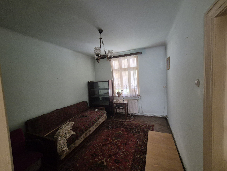 Apartament sic intr-un bloc vila interbelica