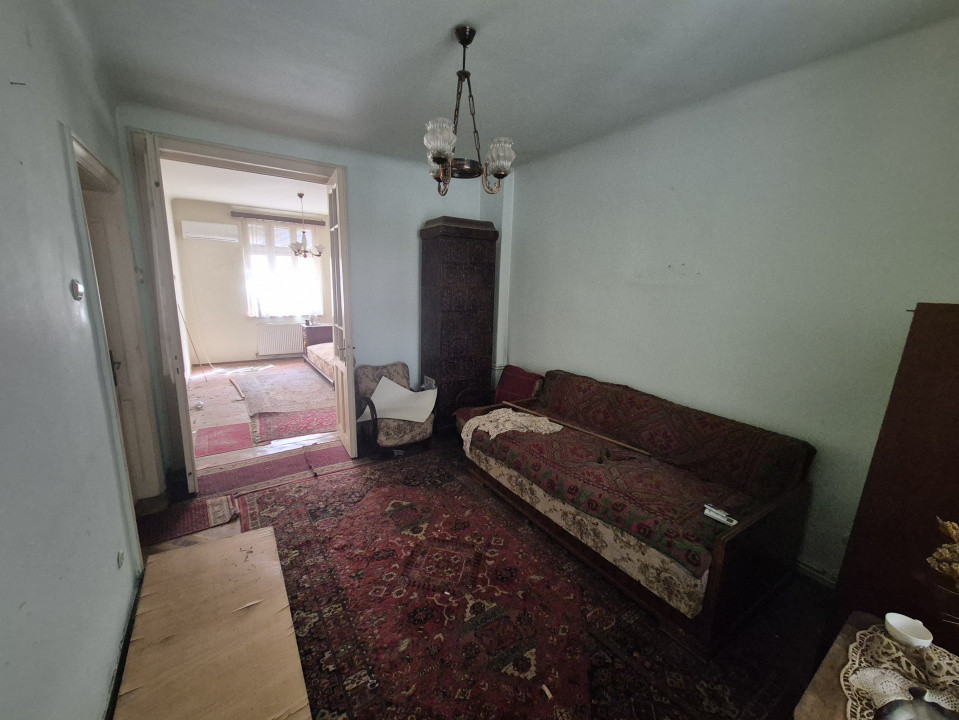 Apartament sic intr-un bloc vila interbelica