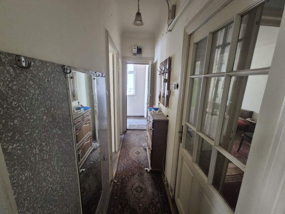 Apartament sic intr-un bloc vila interbelica