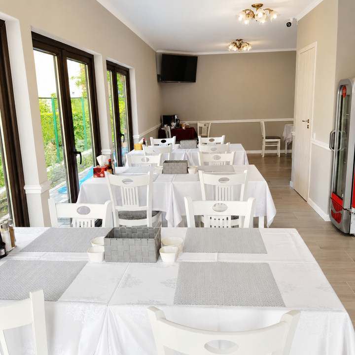 Pensiune renovata in Busteni, 14 camere, teren 900 mp, zona Libertatii
