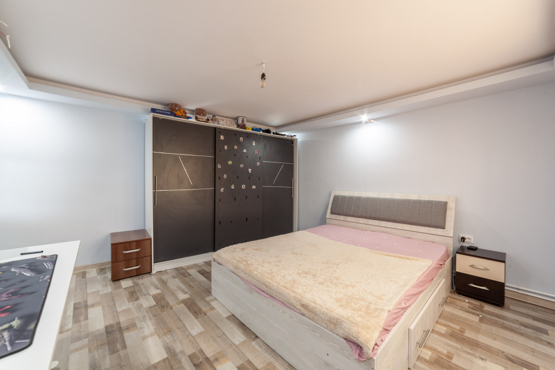 Casă renovată 2022, 3 camere, 1034 mp teren, încălzire în pardoseală 