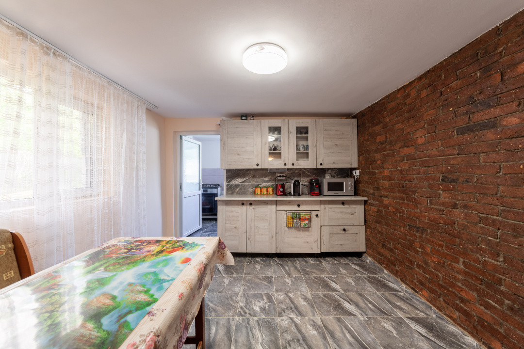 Casă renovată 2022, 3 camere, 1034 mp teren, încălzire în pardoseală 