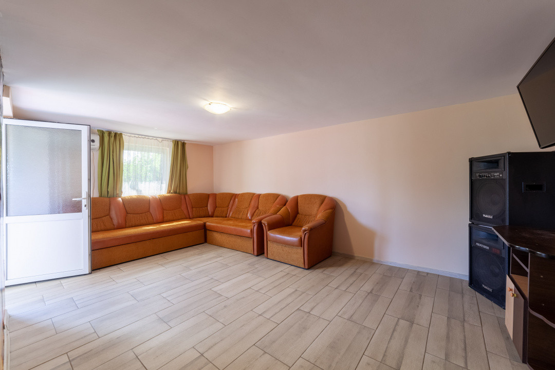 Casă renovată 2022, 3 camere, 1034 mp teren, încălzire în pardoseală