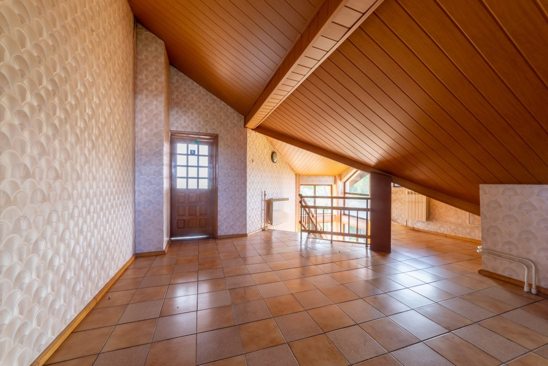 Vila spațioasă + teren 1500 mp, Bascov- Județ Arges 