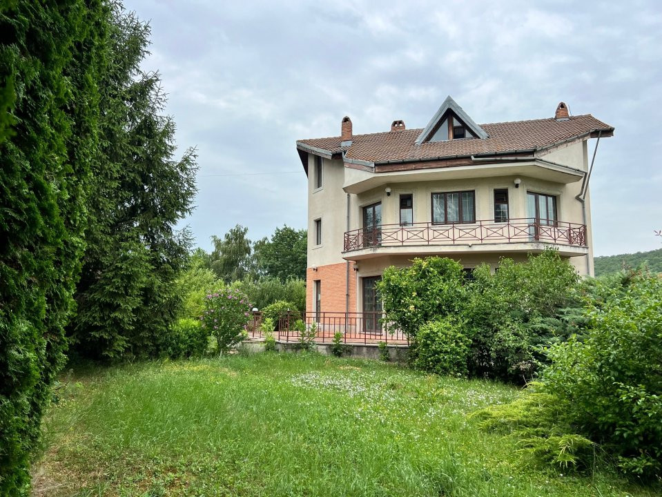 Vila spațioasă + teren 1500 mp, Bascov- Județ Arges 