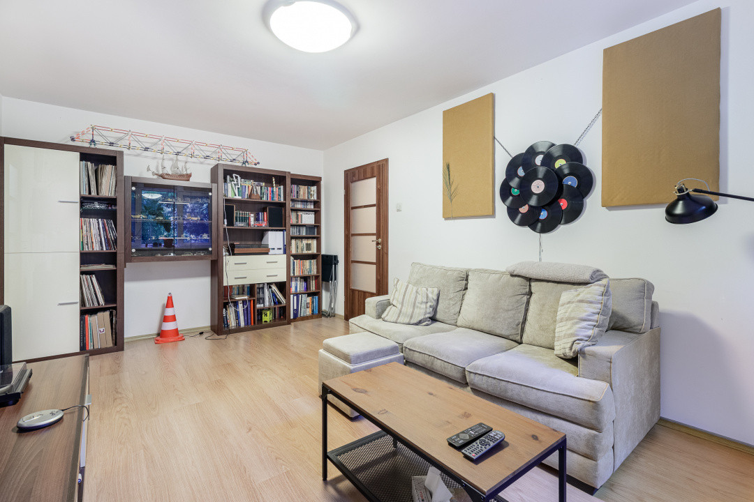 3 camere etaj 1 din 4 Parcul Moghioros