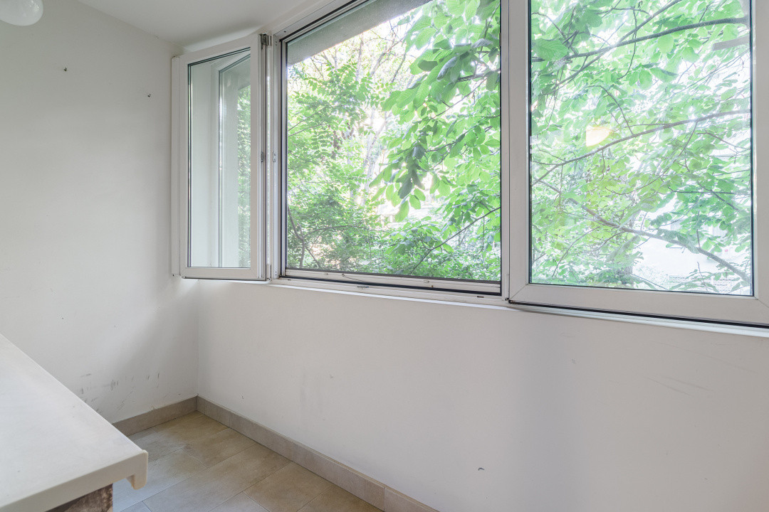 3 camere etaj 1 din 4 Parcul Moghioros