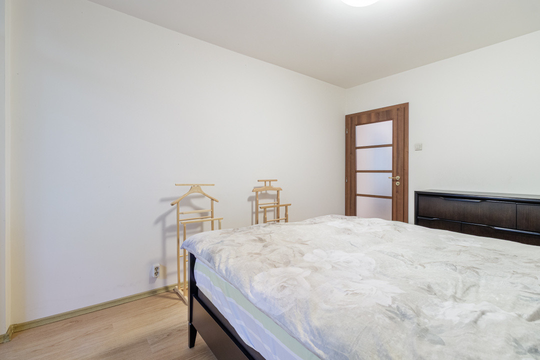 3 camere etaj 1 din 4 Parcul Moghioros