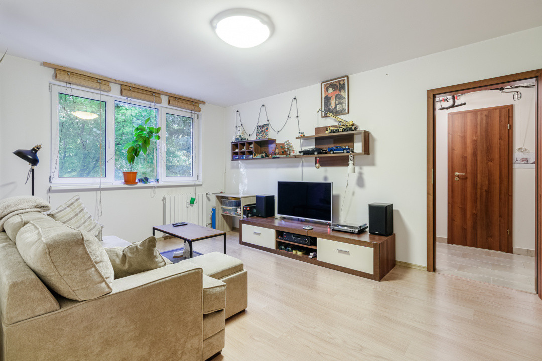 3 camere etaj 1 din 4 Parcul Moghioros