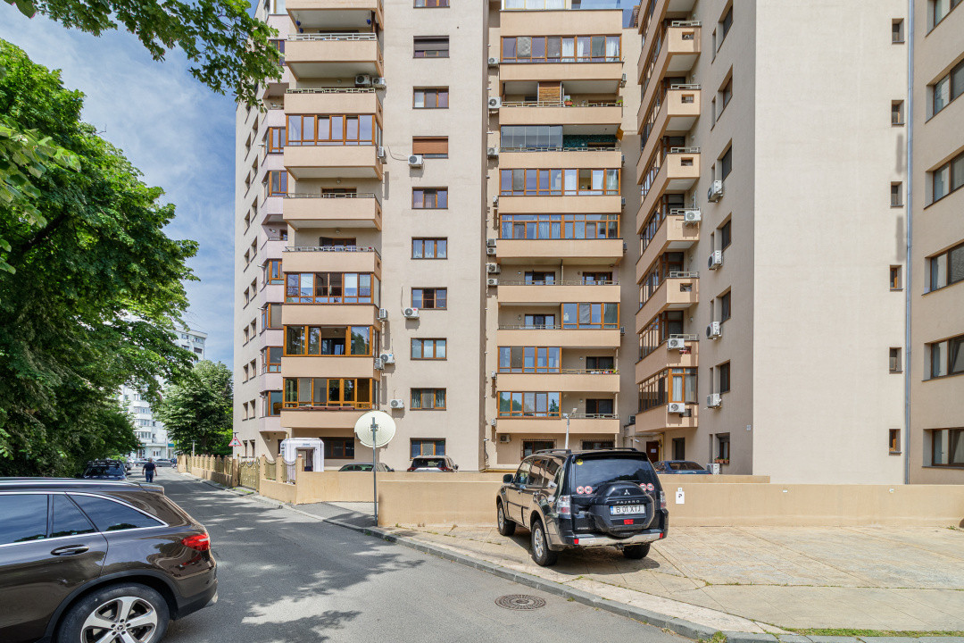 4 camere la intrare in Tineretului si Carol