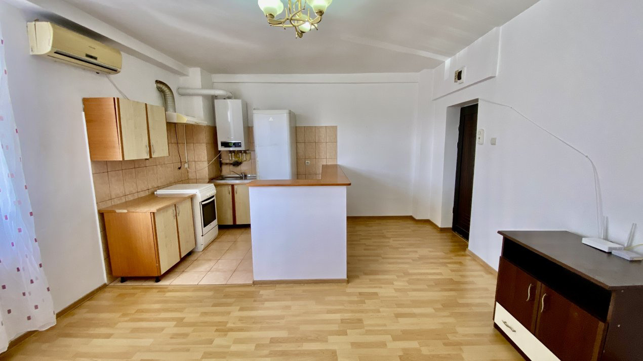 Apartament 2 camere, etaj 3, zona Teilor