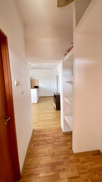Apartament 2 camere, etaj 3, zona Teilor