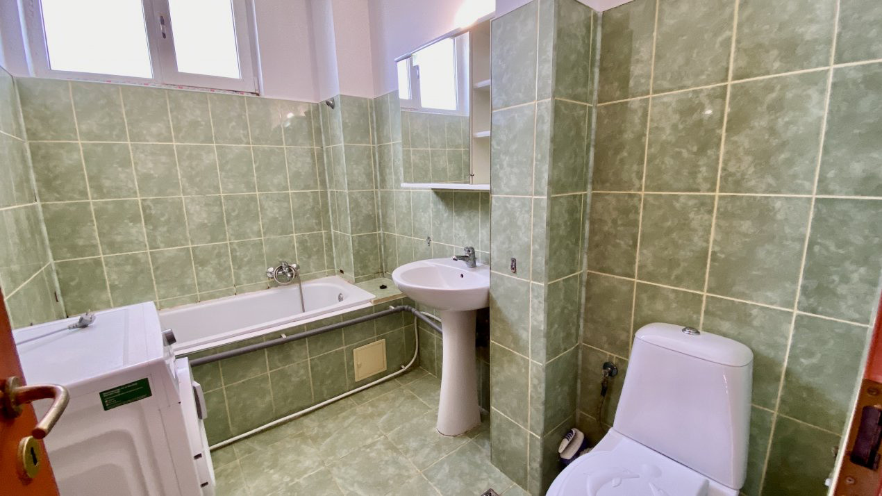 Apartament 2 camere, etaj 3, zona Teilor