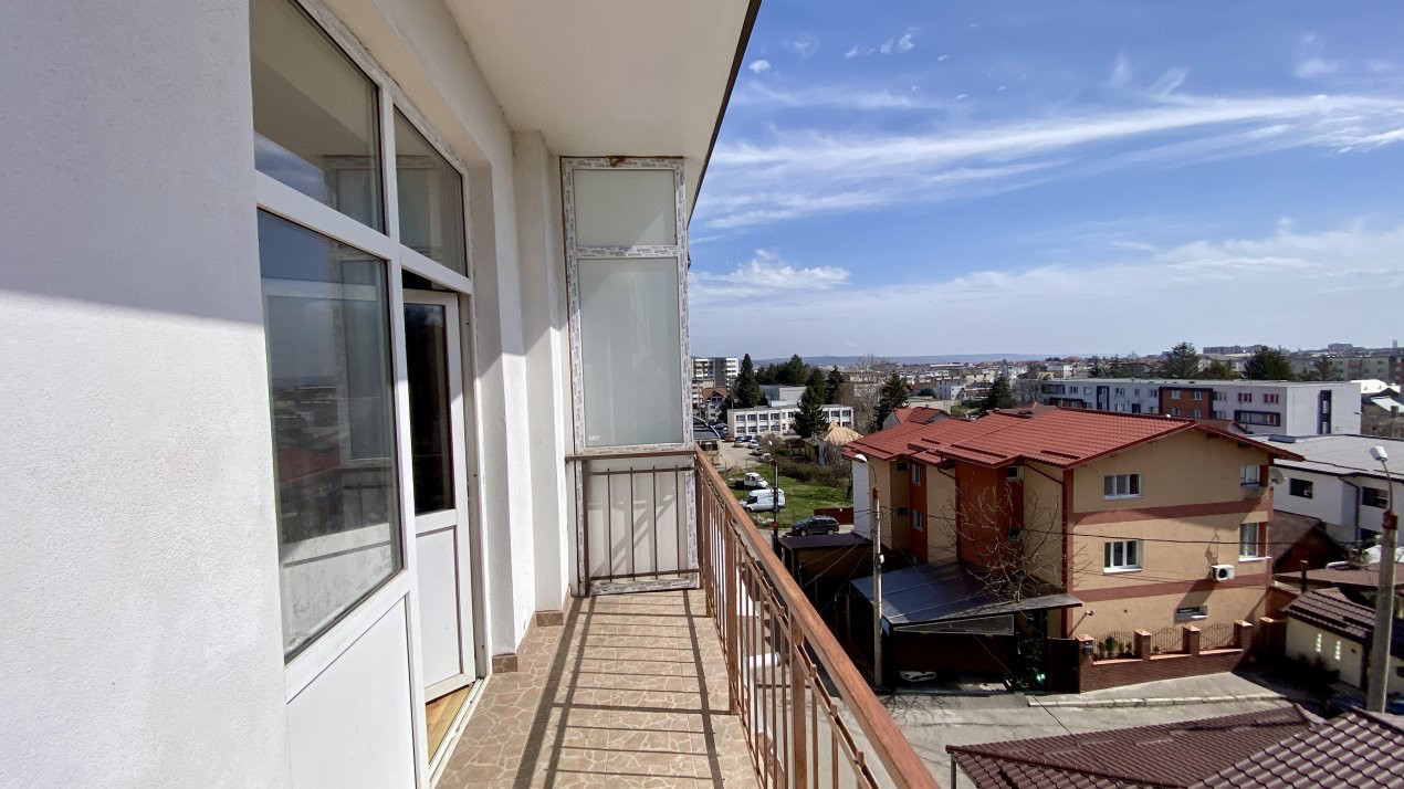 Apartament 2 camere, etaj 3, zona Teilor