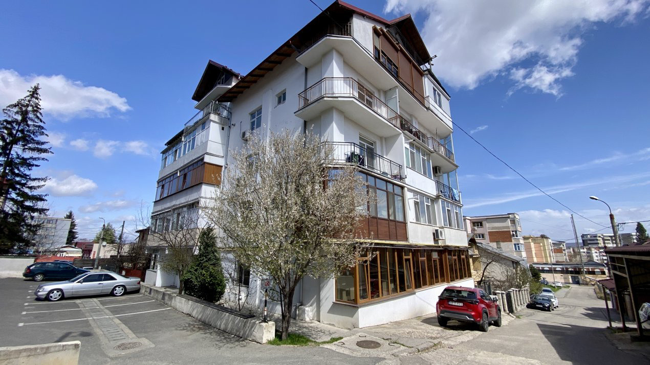 Apartament 2 camere, etaj 3, zona Teilor