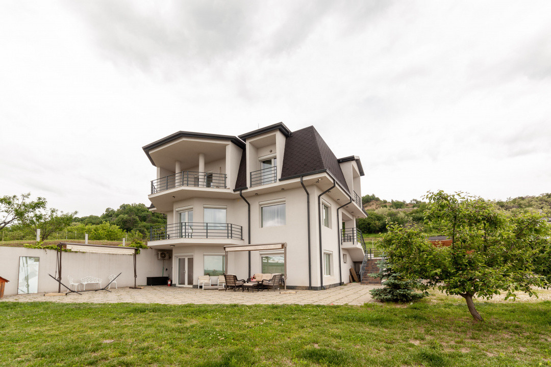 Vila cu autonomie energetica si 1255 mp teren – Stefanestii Noi - 0% comision