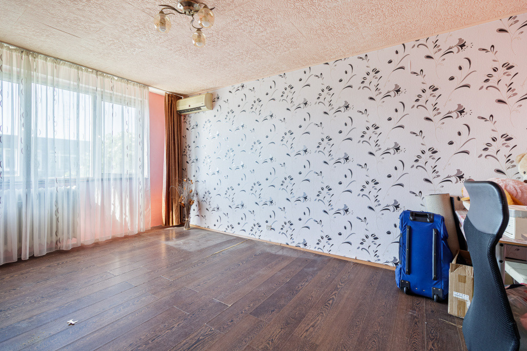 2 camere decomandat, Cimitirul Evreiesc, in plan secundar
