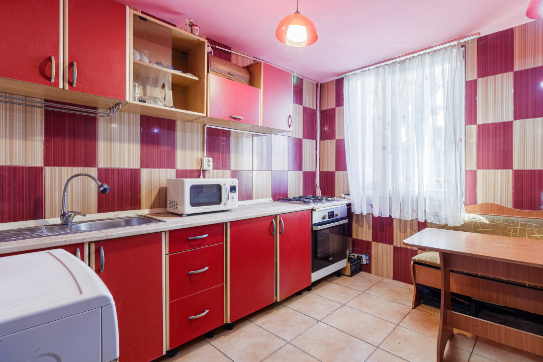 2 camere decomandat, Cimitirul Evreiesc, in plan secundar