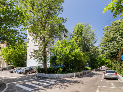 2 camere decomandat, Cimitirul Evreiesc, in plan secundar