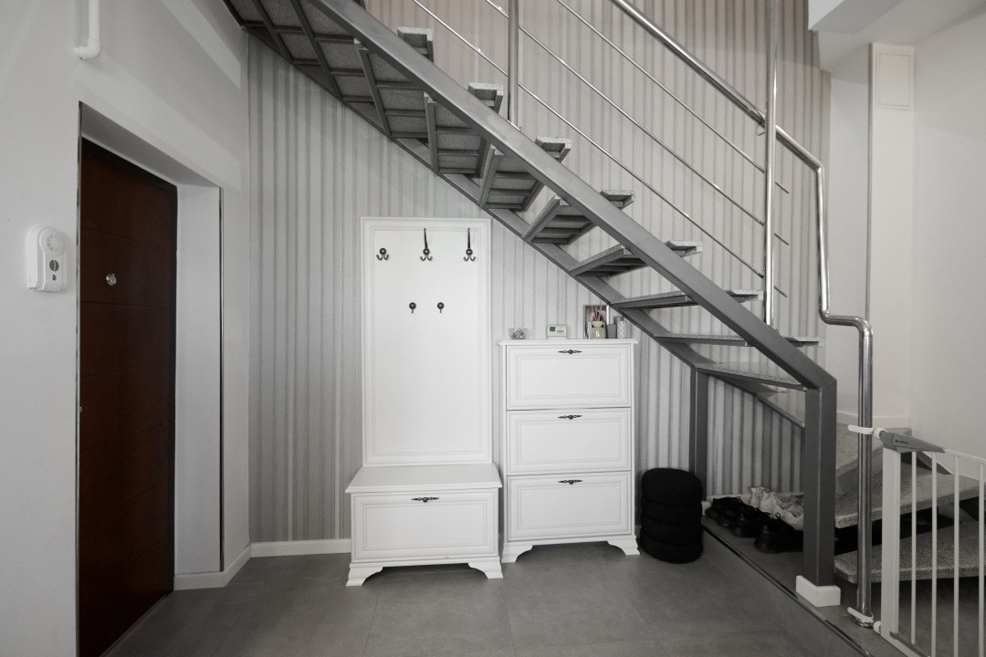 Eremia - Apartament 3 camere + studio | Scara interioara!