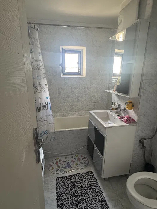 Apartament 3 camere decomandat | 74,58 mp utili | Zona 23 August – Târgu Jiu