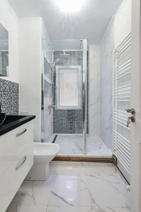 Apartament Gavana, 3 camere, etaj 1, renovat recent , zona Piata-0% comision