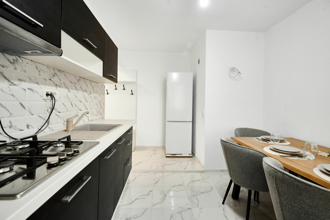 Apartament Gavana, 3 camere, etaj 1, renovat recent , zona Piata-0% comision