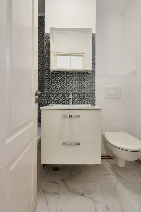 Apartament Gavana, 3 camere, etaj 1, renovat recent , zona Piata-0% comision