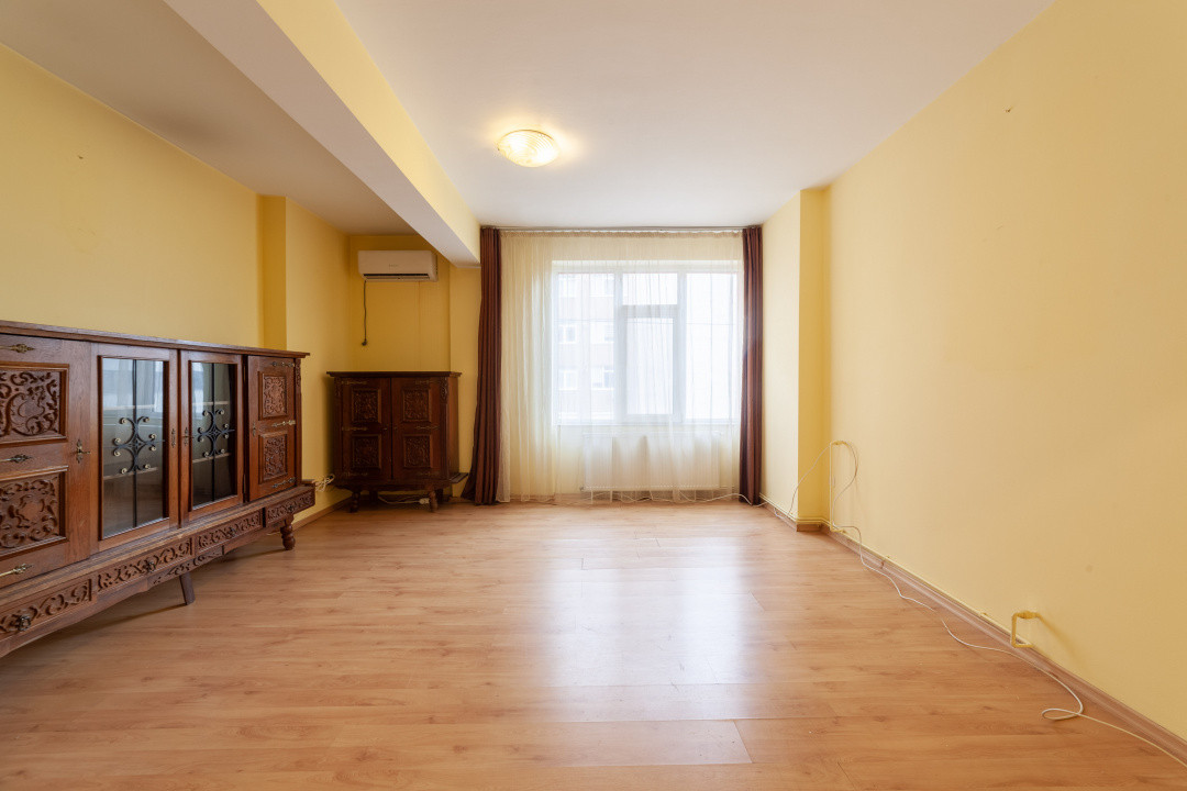 Dedeman-Big  3 camere parter inalt- bloc 2008 & parcare curte privata