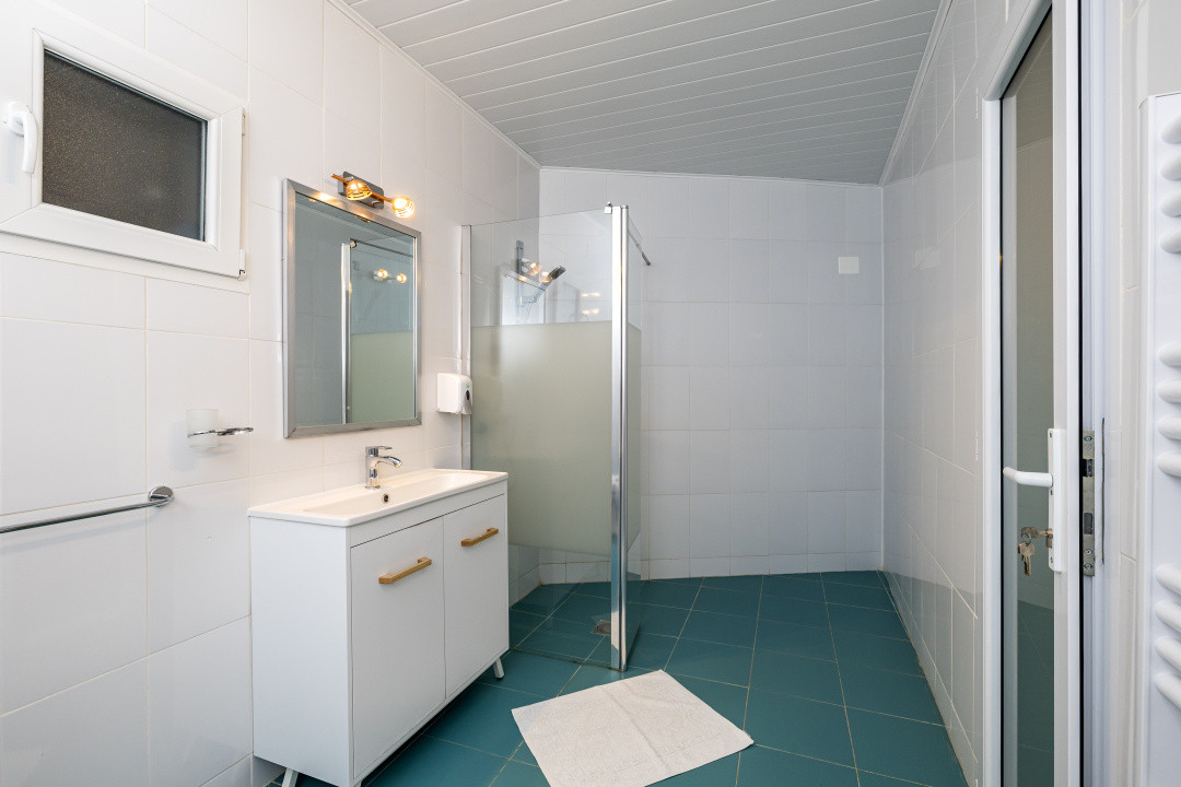 Spatiu tip motel/in curs de autorizare pentru camin de seniori-personal existent
